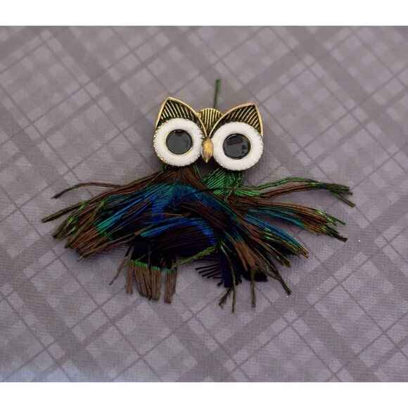 Vintage Cutesy Entity Brooch G27 - Picture 1 of 2